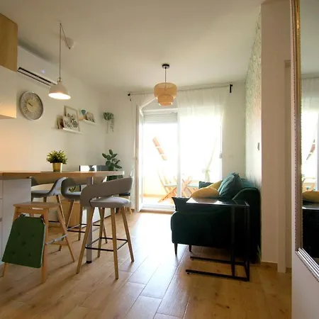 Nikola Apartment